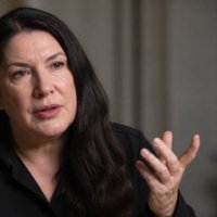 Абрамович звернулась до світу заради України